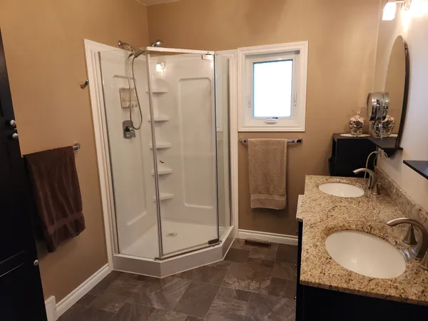 Ensuite full bath